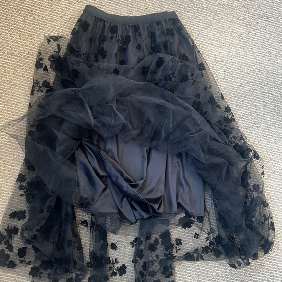 Elegant Black Floral Layered Skirt - Picture 3 of 4